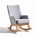 Fauteuil à bascule en tissu gris avec structure en bois de hêtre dimensions 70 x 70 x 100cm
